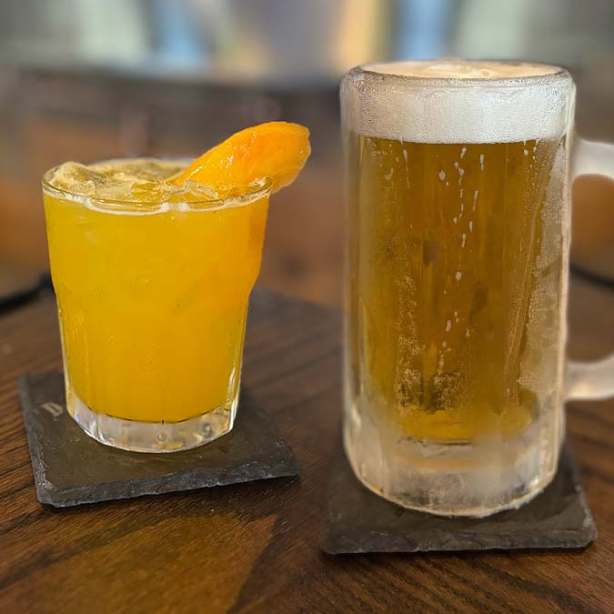 downtown-den-tavern-pizza-beloit-wisconsin-restaurant-bar-peach-cocktail